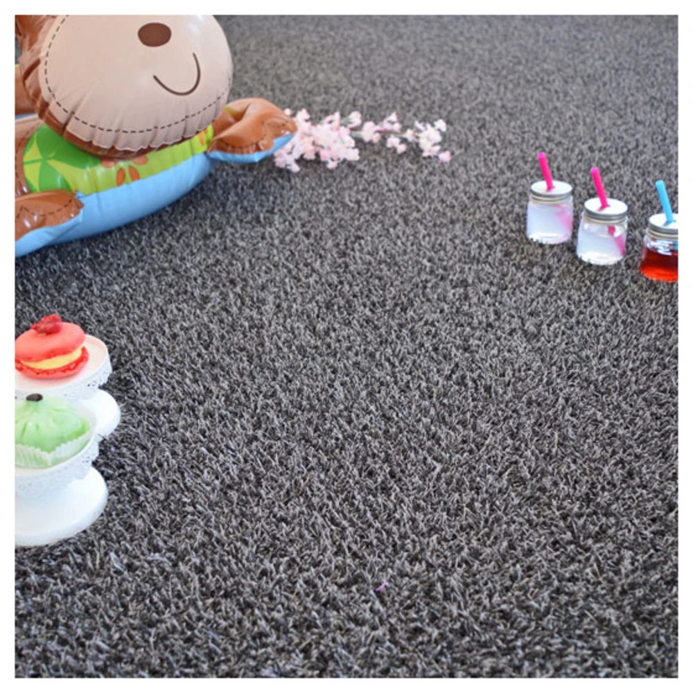 Gazon Synthétique Happy Party - Couleur Gris Foncé - Classé Feu - 20mm - 2m X 9m 3 Gazon Synthétique Happy Party - Couleur Gris Foncé - Classé Feu - 20mm - 2m X 9m – Image 3