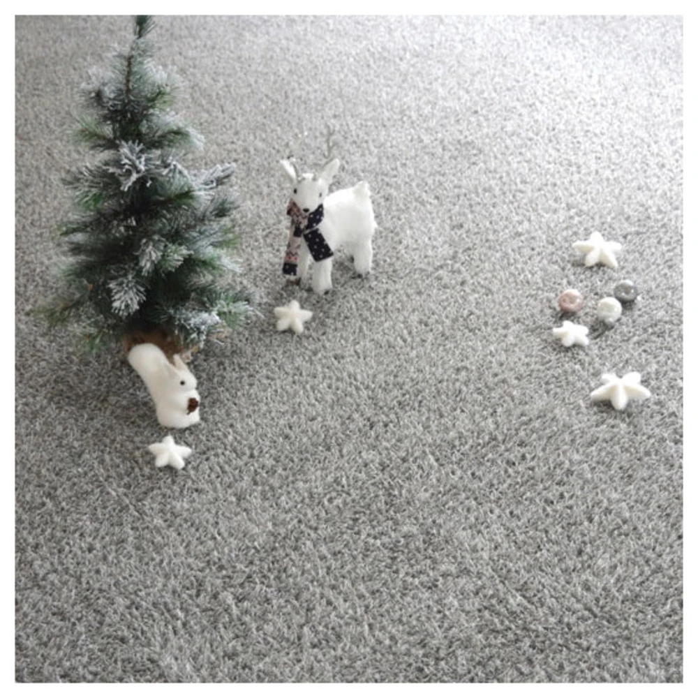 Gazon Synthétique Happy Party - Couleur Gris Clair - Classé Feu - 20mm - 2m X 5m 5 Gazon Synthétique Happy Party - Couleur Gris Clair - Classé Feu - 20mm - 2m X 5m – Image 5