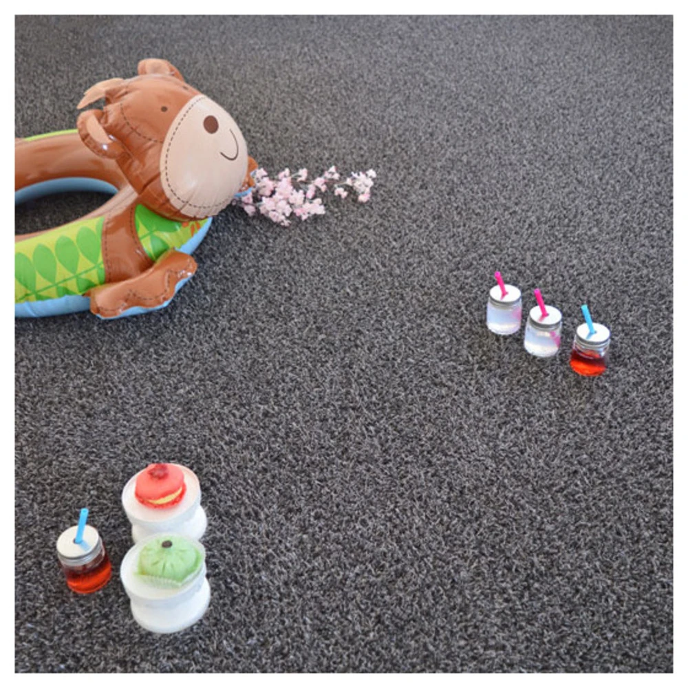 Gazon Synthétique Arty - Couleur Gris Foncé - 20mm - 1m X 8m 2 Gazon Synthétique Arty - Couleur Gris Foncé - 20mm - 1m X 8m – Image 2